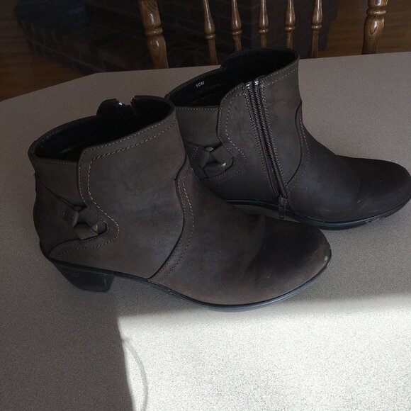 Easy Street Brown Bootie - Picture 7 of 8